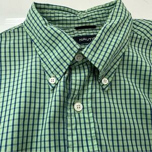 Náutica plaid men’s casual button down shirt size Medium